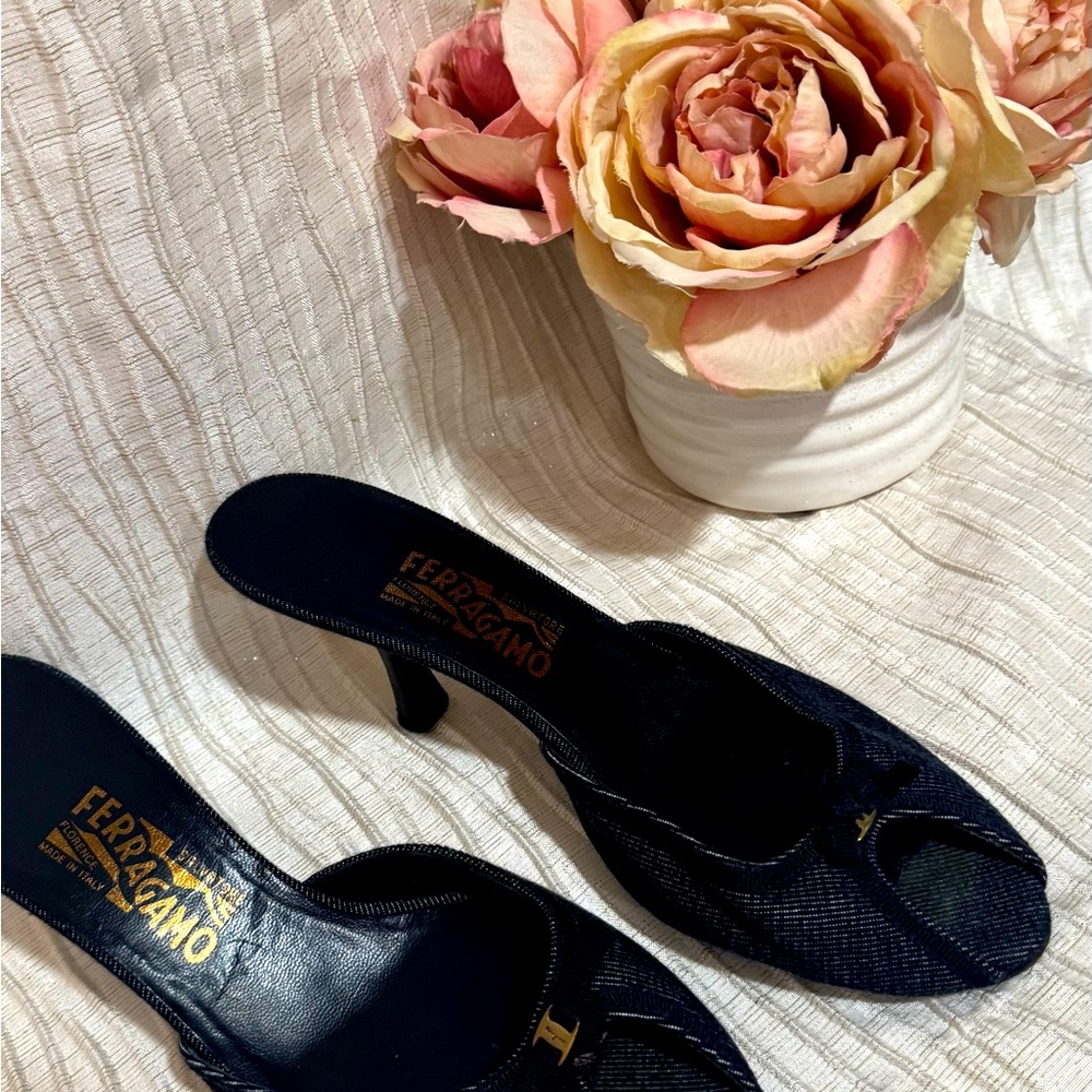 women's sandal sometimes used in perfect condition 
size 8